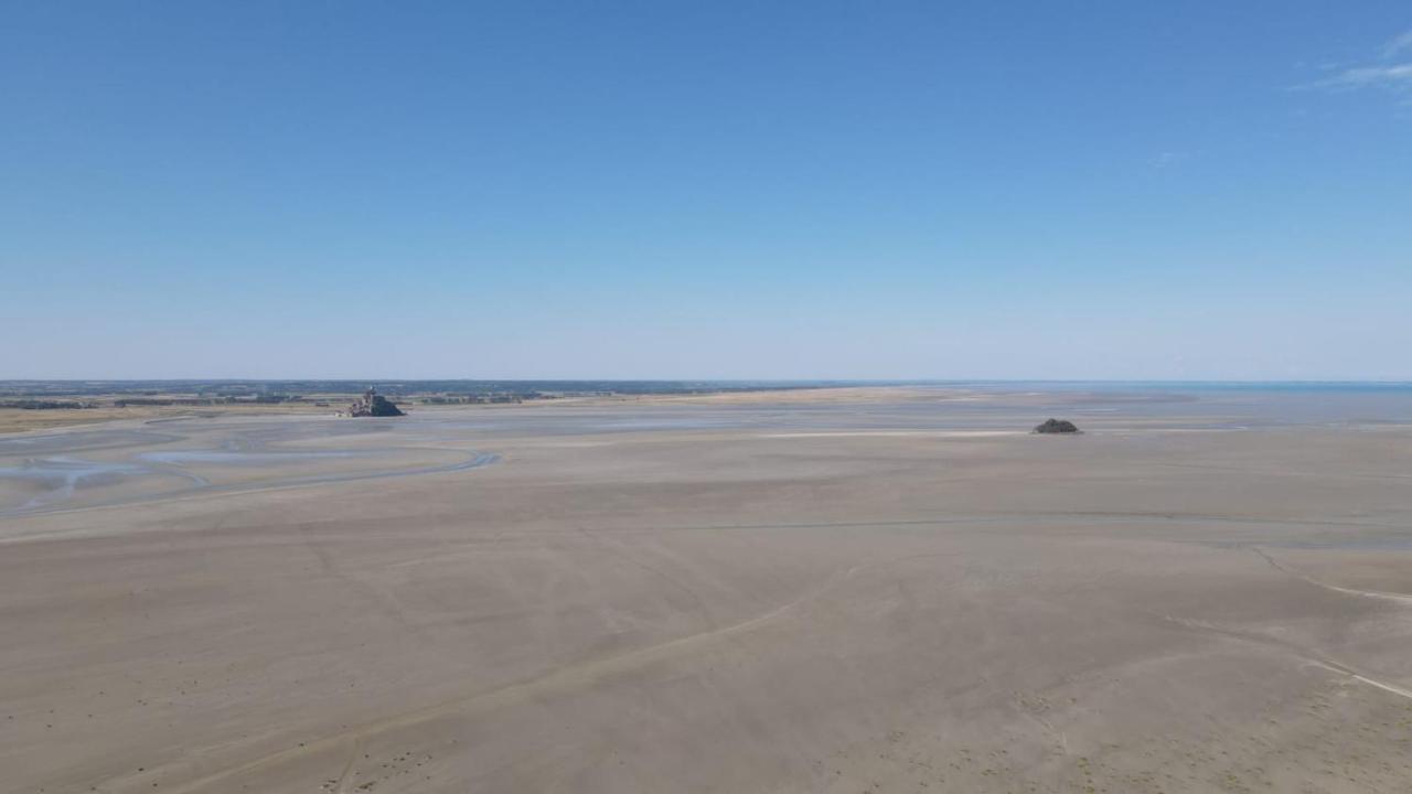 Gite De Charme "La Maison Saint-Leonard" Avec Piscine, Spa, Vue Sur Le Mont Saint-Michel Vains المظهر الخارجي الصورة